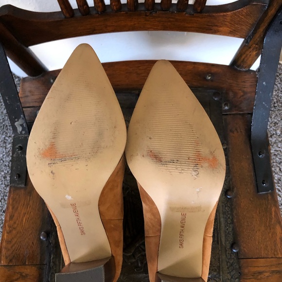 Saks Fifth Avenue Amy Suede Bootie👢 - Picture 4 of 5